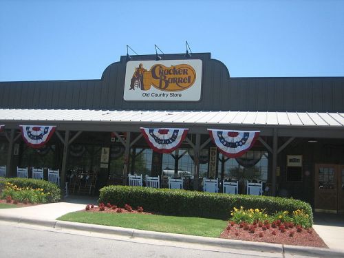 800px-Cracker_Barrel_in_San_Antonio,_TX_IMG_0498