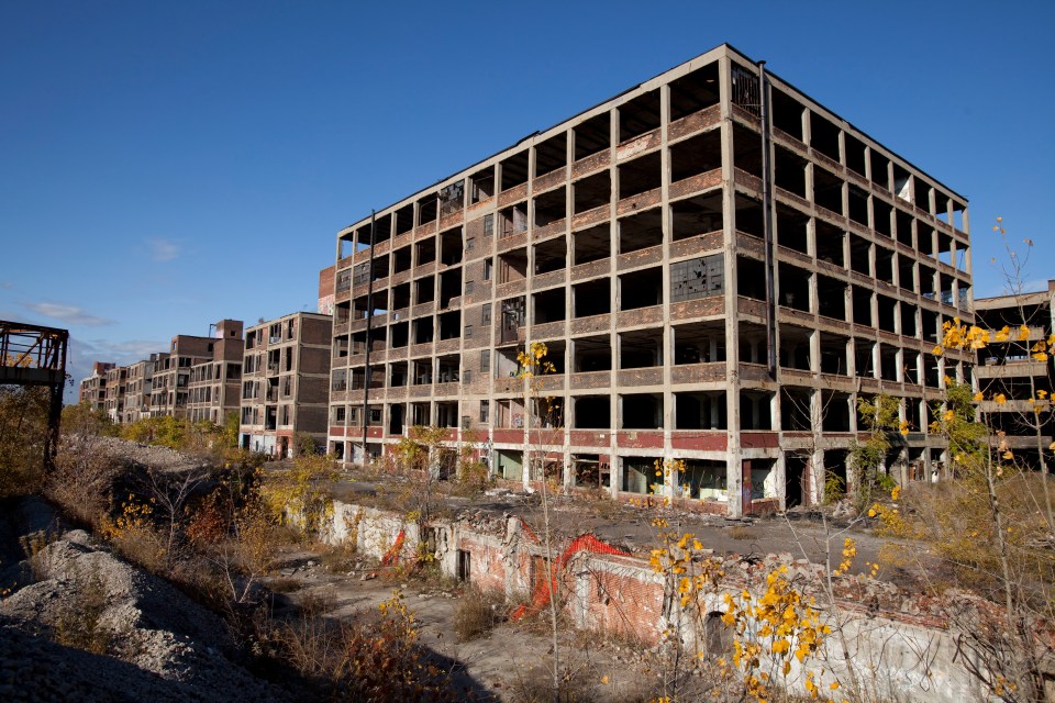 The US city of Detroit, once a symbol of US industrial power, filed for bankruptcy, with debts of $18.5 billion on July 18, 2013, which makes Detroit the largest city in US history to do so.